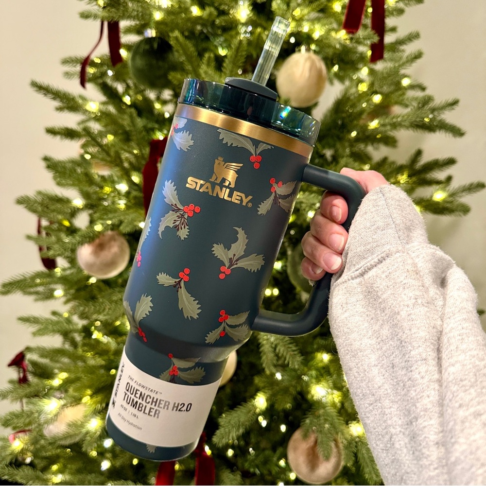 Stanley Cheers & Cheer Quencher H2.0 Flowstate Tumbler | 40 OZ  limited holiday